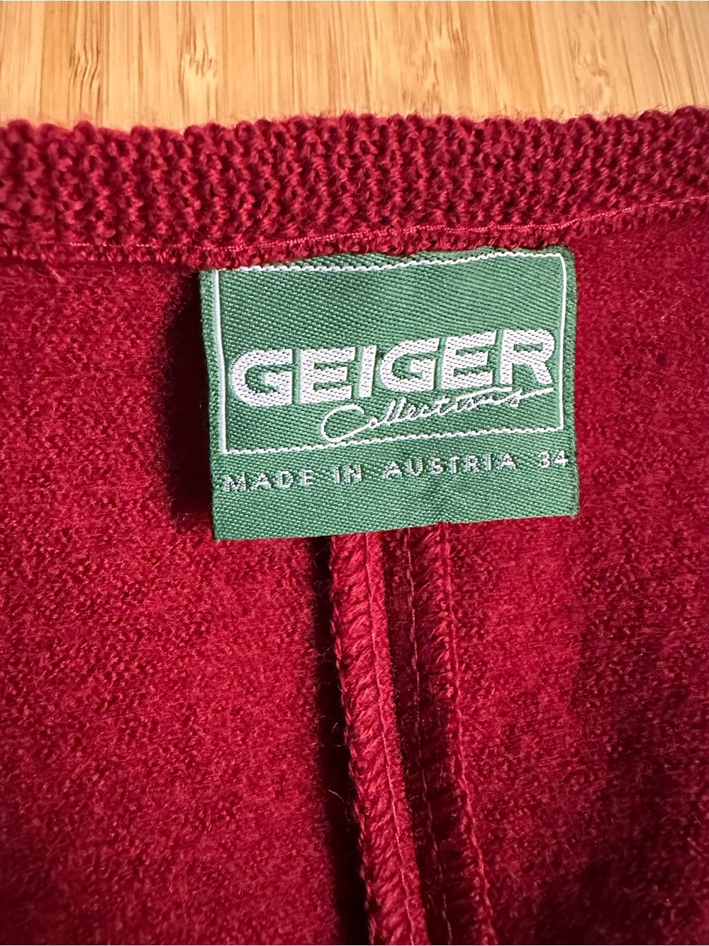 VTG Geiger Women's Wool Red Sleeveless Button Front Vest made in Austria 34 - Picture 10 of 13